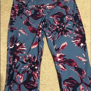 EUC DSG Floral printed Capri leggings